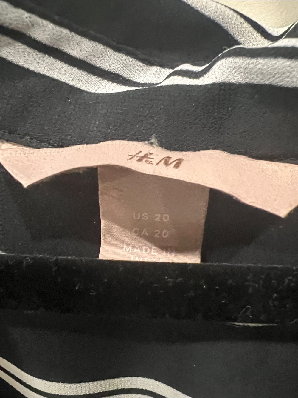 H&M Sheer Sleeveless Black & White Vertical Stripe Blouse Sz 20 - Picture 2 of 4
